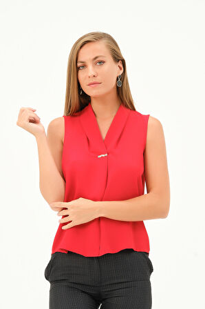 önü aksesuarlı kolsuz bluz