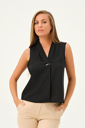 önü aksesuarlı kolsuz bluz