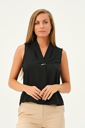 önü aksesuarlı kolsuz bluz