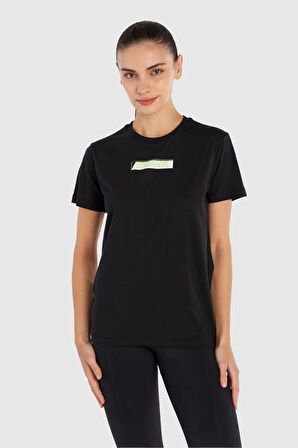 Hummel T-TE GRAPHIC LOGO LAYER TEE KISA KOLLU TİŞÖRT