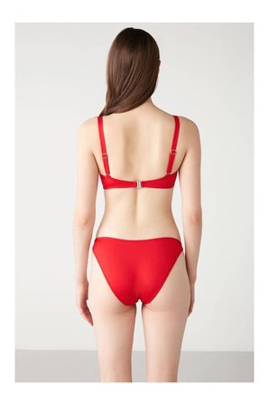 Solena Halka Detaylı Düz Renk Bikini