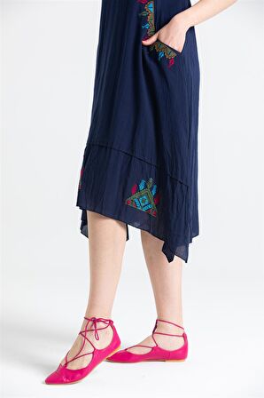 Kolsuz Şile Bezi Antik Nakışlı Midi Boy Elbise Lacivert Lcvt