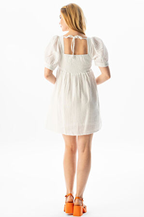 Kısa Kol Lara Kare Yaka Bağlama Detaylı Yazlık Müslin Elbise Beyaz Byz