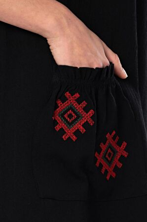 Kısa Kol Şile Bezi Kruvaze Yaka Nakışlı Tülin Midi Boy Yazlık Otantik Elbise Siyah Syh