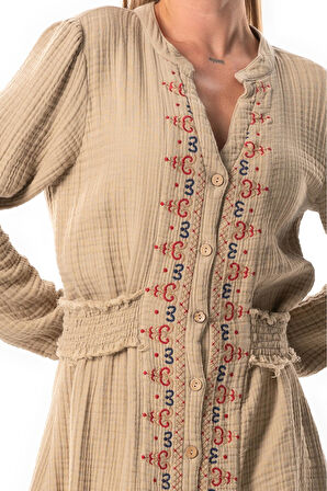 Uzun Kol Kıvılcım V Yaka Sonbahar ve Kışlık Nakışlı Kısa Double Müslin Elbise Vizon Vzn