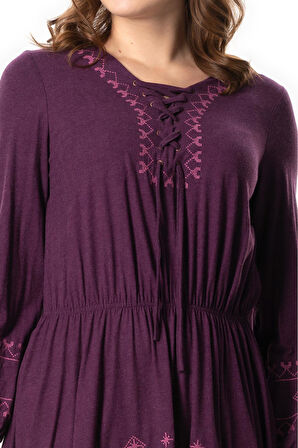 Uzun Kol Hayat Bağlamalı Sonbahar ve Kışlık Nakışlı Otantik Kısa Yünlü Viskon Elbise Mürdüm Mrd