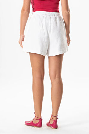 Lastik Detaylı Beli Bağcıklı Kısa Müslin Salaş Şort Beyaz Byz