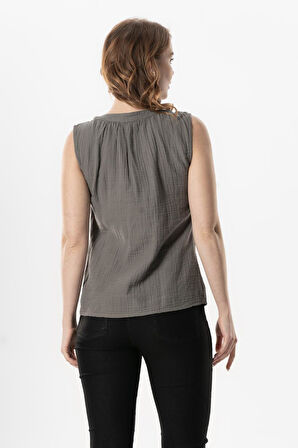 Kolsuz V Yaka Berrin Güpür Detaylı Müslin Yazlık Bluz Gri Gri