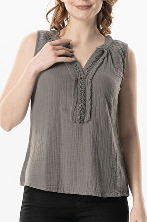 Kolsuz V Yaka Berrin Güpür Detaylı Müslin Yazlık Bluz Gri Gri
