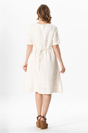 Kısa Kol Kare Yaka Dora Cep Detaylı Midi Boy Müslin Yazlık  Elbise Kırık Beyaz KrkByz