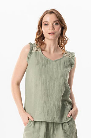 Kolsuz Fırfır Detaylı Duru Oval Yaka Müslin Yazlık Bluz Zeytin Yeşili Zytnysl