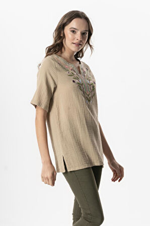 Kısa Kol Çiçek V Yaka Nakışlı Müslin Yazlık Bluz Vizon Vzn