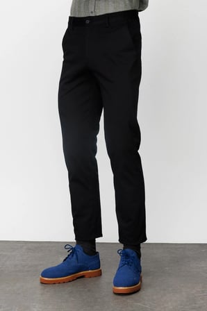Siyah Erkek Pamuklu Kumaş Pantolon Regular Fit – Rahat Kalıp Günlük Ofis Stili