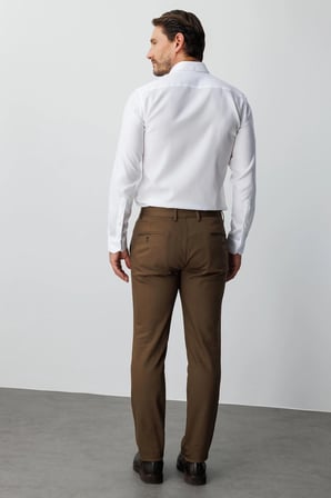 Erkek Bej Pamuklu Dynamic Fit Pantolon – Günlük ve Şık