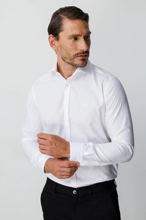 Beyaz Slim Fit Dar Kalıp Klasik Yaka Düz Uzun Kollu Cepsiz %100 Pamuk Non Iron Ütü İstemeyen Gömlek 