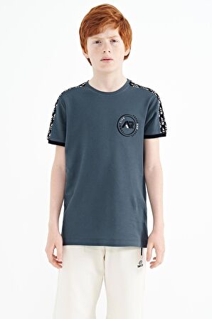 Orman Yeşili Omuz Baskı Detaylı Standart Kalıp O Yaka Erkek Çocuk T-Shirt - 11121 | 11-12 Yaş