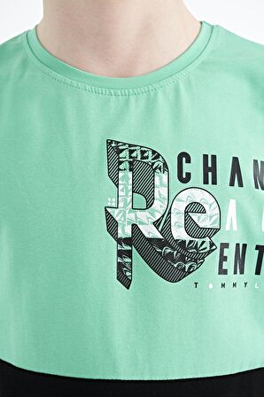 Su Yeşili Baskı Detaylı Renk Bloklu Standart Kalıp O Yaka Erkek Çocuk T-Shirt - 11107 | 11-12 Yaş