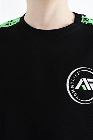 Siyah Omuz Baskı Detaylı Standart Kalıp O Yaka Erkek Çocuk T-Shirt - 11121 | 8-9 Yaş