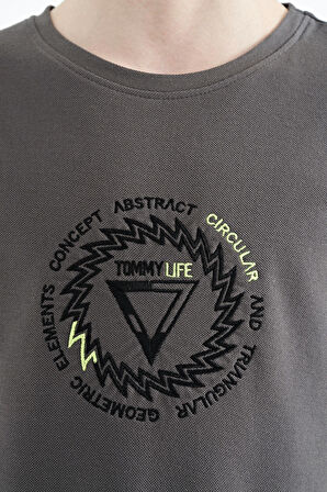 Koyu Gri Nakış İşleme Detaylı O Yaka Standart Kalıp Erkek Çocuk T-Shirt - 11115 | 5-6 Yaş