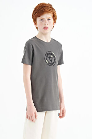 Koyu Gri Nakış İşleme Detaylı O Yaka Standart Kalıp Erkek Çocuk T-Shirt - 11115 | 5-6 Yaş