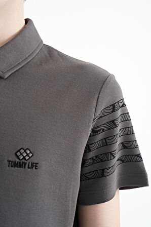 Koyu Gri Kol Baskı Detaylı Standart Kalıp Polo Yaka Erkek Çocuk T-Shirt - 11093 | 4-5 Yaş