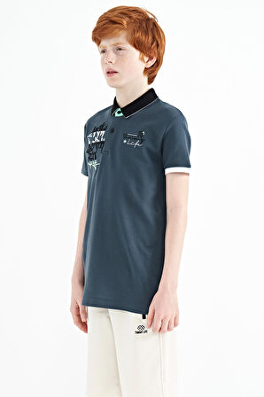 Orman Yeşili Yazı Nakış Detaylı Standart Kalıp Polo Yaka Erkek Çocuk T-Shirt - 11085 | 14-15 Yaş