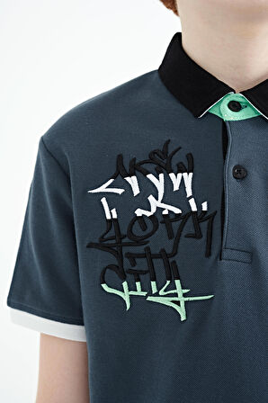 Orman Yeşili Yazı Nakış Detaylı Standart Kalıp Polo Yaka Erkek Çocuk T-Shirt - 11085 | 14-15 Yaş