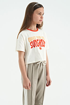 Ekru Renkli Yazı Baskılı O Yaka Oversize  Kısa Kollu Kız Çocuk T-Shirt - 75111 | 10-11 Yaş