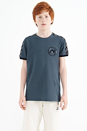 Orman Yeşili Omuz Baskı Detaylı Standart Kalıp O Yaka Erkek Çocuk T-Shirt - 11121 | 14-15 Yaş