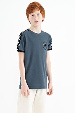 Orman Yeşili Omuz Baskı Detaylı Standart Kalıp O Yaka Erkek Çocuk T-Shirt - 11121 | 14-15 Yaş