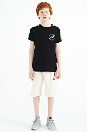 Siyah Omuz Baskı Detaylı Standart Kalıp O Yaka Erkek Çocuk T-Shirt - 11121 | 5-6 Yaş