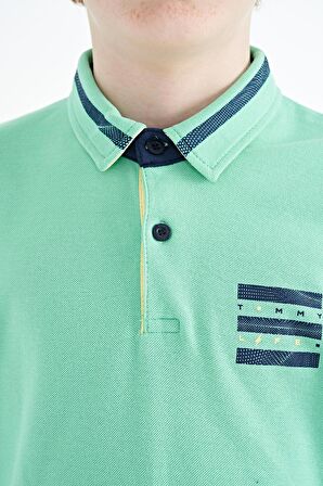 Su Yeşili Yakası Renk Bloklu Baskı Detaylı Standart Kalıp Erkek Çocuk T-Shirt - 11111 | 8-9 Yaş