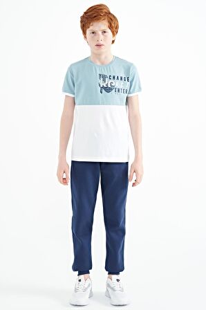 Açık Mavi Baskı Detaylı Renk Bloklu Standart Kalıp O Yaka Erkek Çocuk T-Shirt - 11107 | 12-13 Yaş