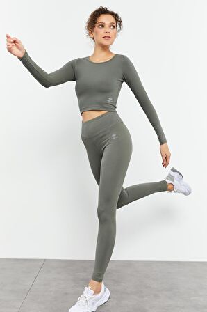 Çağla Uzun Kollu Dar Kalıp  O Yaka Kadın Crop Top - 97150 | M