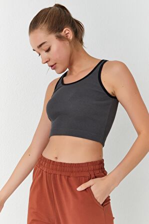 Antrasit Basic Sıfır Kol Dar Kalıp U Yaka Kadın Crop Top - 97160 | L