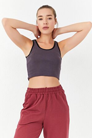 Açık Mor Basic Sıfır Kol Dar Kalıp U Yaka Kadın Crop Top - 97162 | S