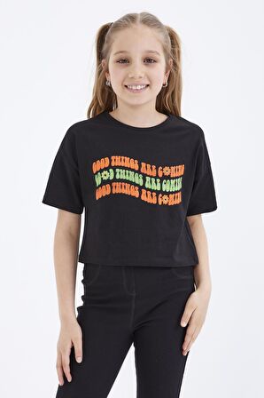 Siyah Oversize Renkli Yazı Baskılı Düşük Omuz O Yaka Kız Çocuk Crop T-Shirt  - 75038 | 10-11 Yaş