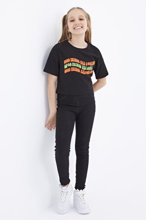 Siyah Oversize Renkli Yazı Baskılı Düşük Omuz O Yaka Kız Çocuk Crop T-Shirt  - 75038 | 14-15 Yaş