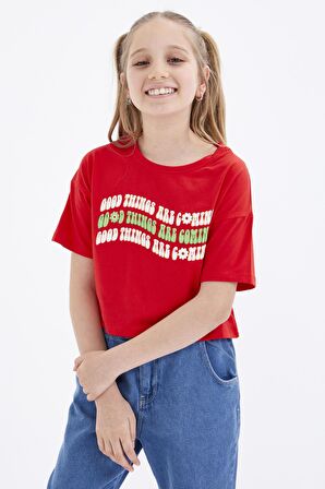 Nar Çiçeği Oversize Renkli Yazı Baskılı Düşük Omuz O Yaka Kız Çocuk Crop T-Shirt  - 75038 | 11-12 Yaş