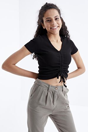Siyah Büzgü Detaylı V Yaka Kadın Crop Top - 97205 | M