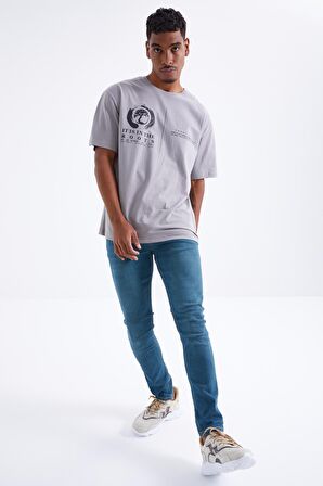 Gri Minimal Baskılı O Yaka Erkek Oversize T-Shirt  - 88096 | S