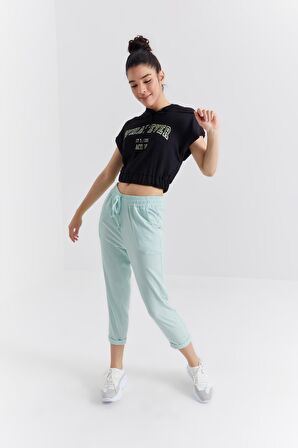 Siyah Kapüşonlu Yazı Baskılı Beli Lastikli Bürümcük Kumaş Kadın Crop Top T-Shirt  - 97230 | XL