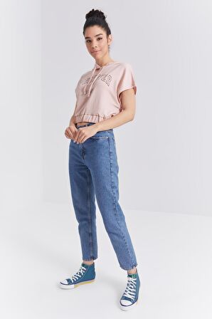 Somon Kapüşonlu Yazı Baskılı Beli Lastikli Bürümcük Kumaş Kadın Crop Top T-Shirt  - 97230 | S