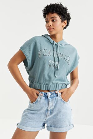 Mint Yeşili Kapüşonlu Yazı Baskılı Beli Lastikli Bürümcük Kumaş Kadın Crop Top T-Shirt  - 97230 | S