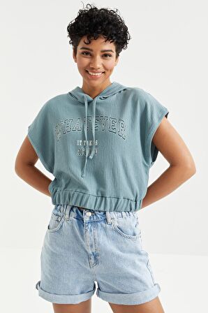 Mint Yeşili Kapüşonlu Yazı Baskılı Beli Lastikli Bürümcük Kumaş Kadın Crop Top T-Shirt  - 97230 | S