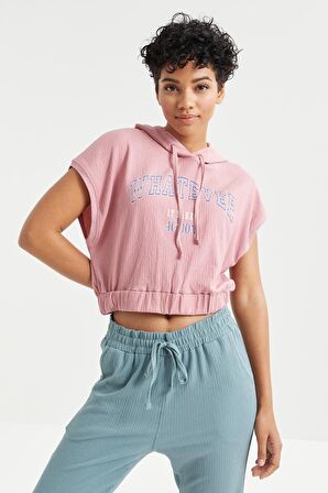 Gül Kurusu Kapüşonlu Yazı Baskılı Beli Lastikli Bürümcük Kumaş Kadın Crop Top T-Shirt  - 97230 | S