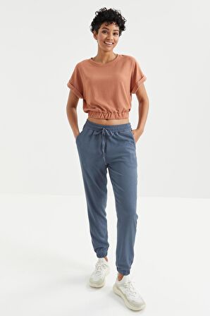 Tarçın Basic O Yaka Beli Lastikli Bürümcük Kumaş Kadın Crop Top T-Shirt  - 97227 | M