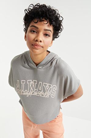 Gri Yazı Baskılı Kapüşonlu Oversize Bürümcük Kumaş Kadın Crop Top T-Shirt  - 97229 | XL