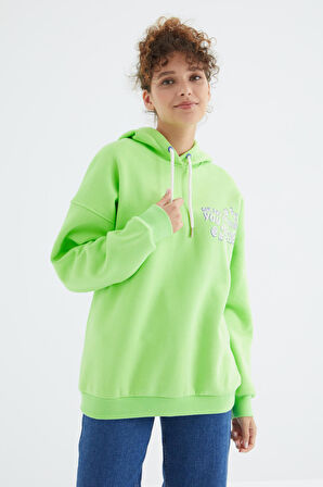 Fıstık Yeşil Kapüşonlu Sırt Baskı Detaylı Oversize Kadın Sweatshirt - 97249 | M