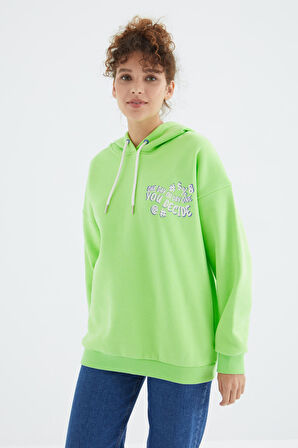 Fıstık Yeşil Kapüşonlu Sırt Baskı Detaylı Oversize Kadın Sweatshirt - 97249 | M